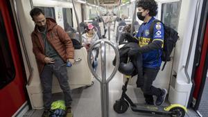 La ATM aprueba la prohibición de subir con patinetes eléctricos al transporte público.