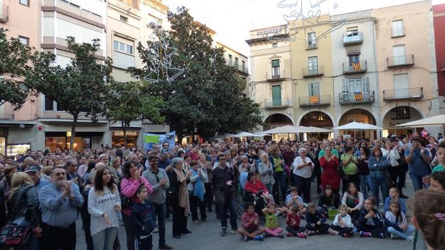 Centenars de persones rebutgen les acusacions d&#039;adoctrinament