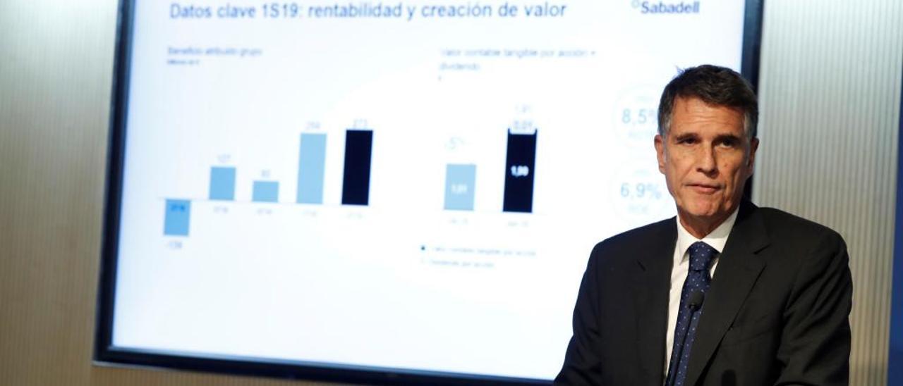 El consejero delegado de Banco Sabadell, ayer, durante la presentación de los resultados semestrales de la entidad.