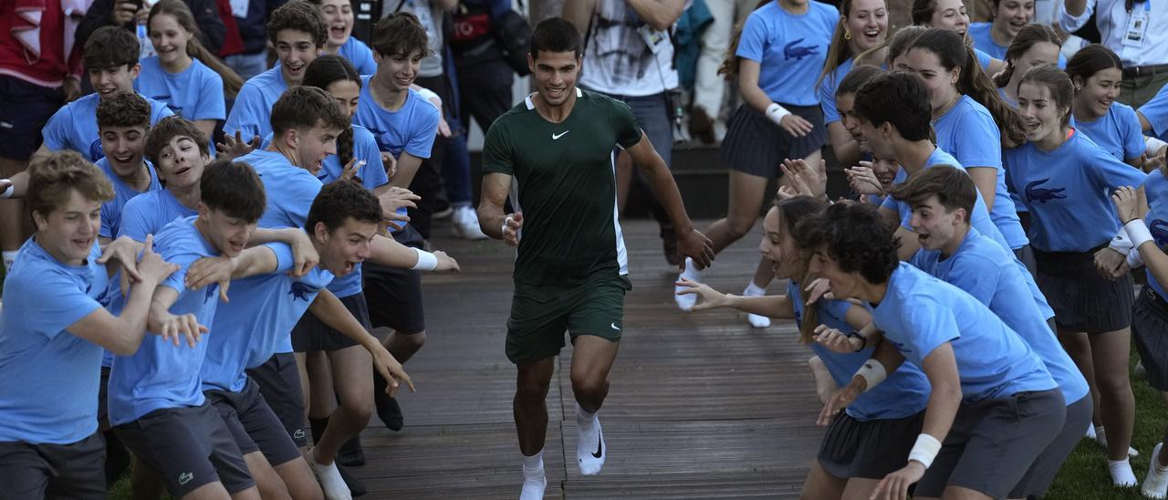 Carlos Alcaraz celebra su título del COnde de Godó.