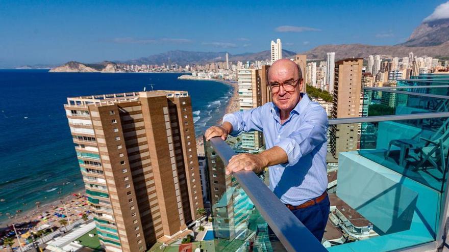 El «Importante» Toni Mayor, en las alturas de Benidorm.