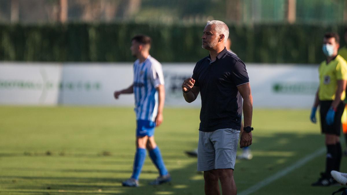 Pellicer, dirigiendo un partido del Málaga