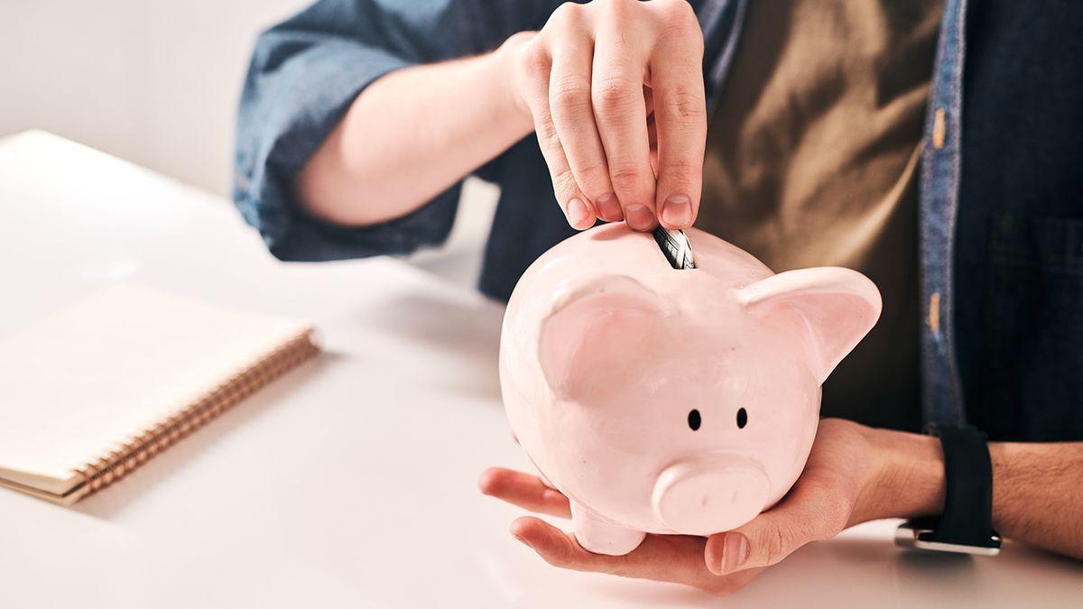 Los cinco consejos de la OCU para ahorrar hasta 1.000 euros en tus facturas