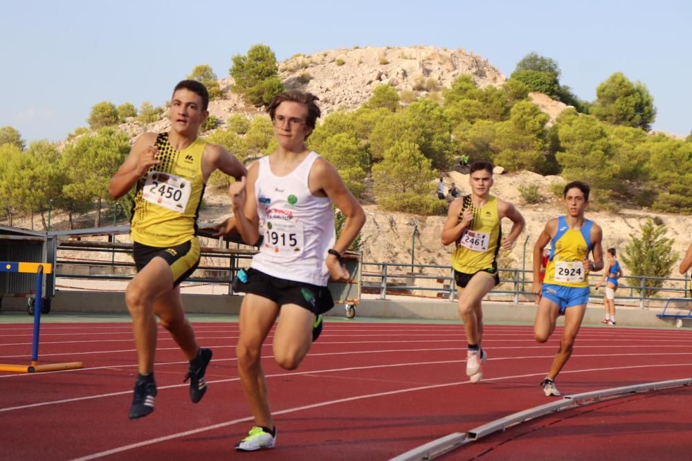 Control federativo de atletismo en Yecla