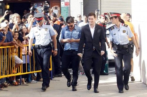 Leo Messi ha acudido, sonriente y tranquilo, al juzgado de Gavá para prestar declaración por un presunto delito de fraude fiscal estimado en 4,1 millones de euros.