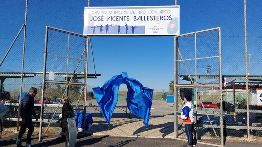 Santa Pola pone el nombre de Vicente Ballesteros al campo de tiro con arco