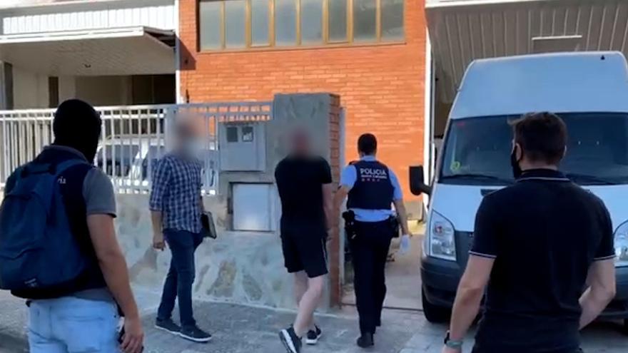 Detenció d&#039;un dels membres del grup criminal que transportava marihuana de Catalunya al Regne Unit amagada en camions.