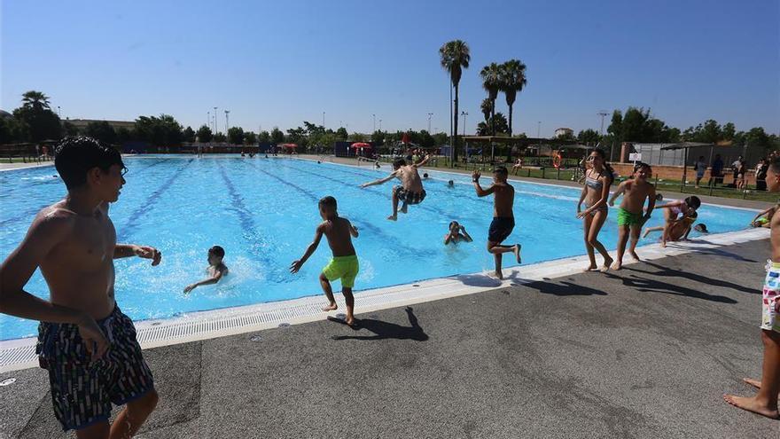 Los empadronados en Badajoz, Elvas y Campomayor tendrán preferencia en la piscina de La Granadilla