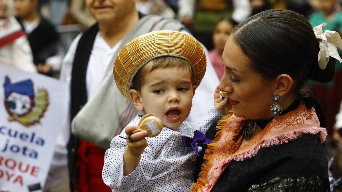 En imágenes | La Ofrenda de Flores a la Virgen del Pilar 2023 (I)