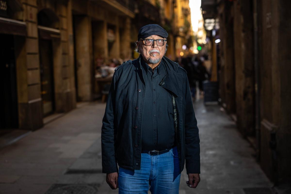 De la Cruz, en el centro de Barcelona, antes de la entrevista con El Periódico.