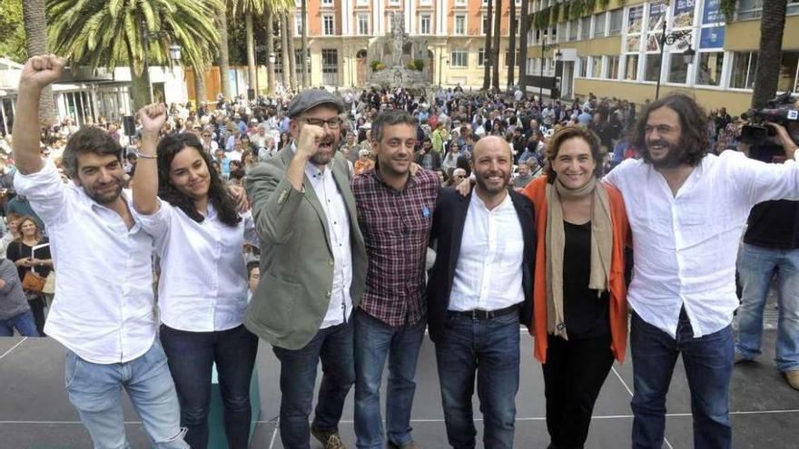 Jorge Suárez, Luca Chao, Martiño Noriega, Xulio Ferreiro, Luís Villares, Ada Colau y Antón Sánchez.