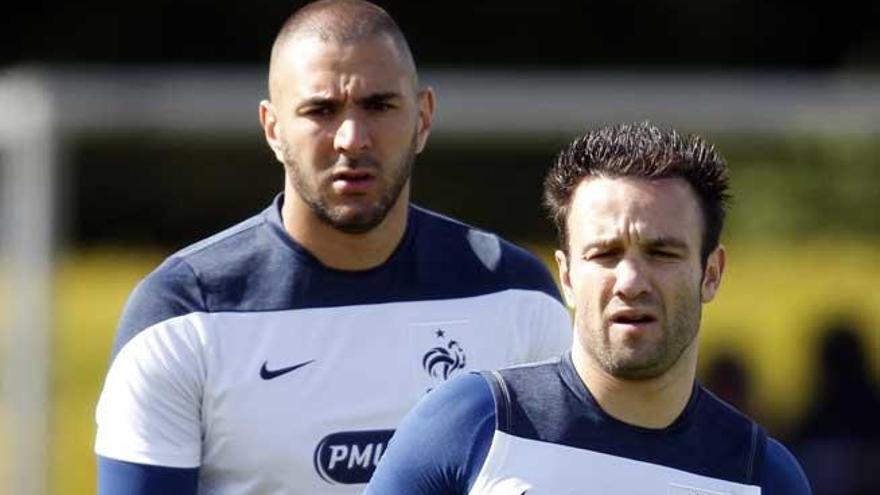 Benzema, junto a Valbuena.