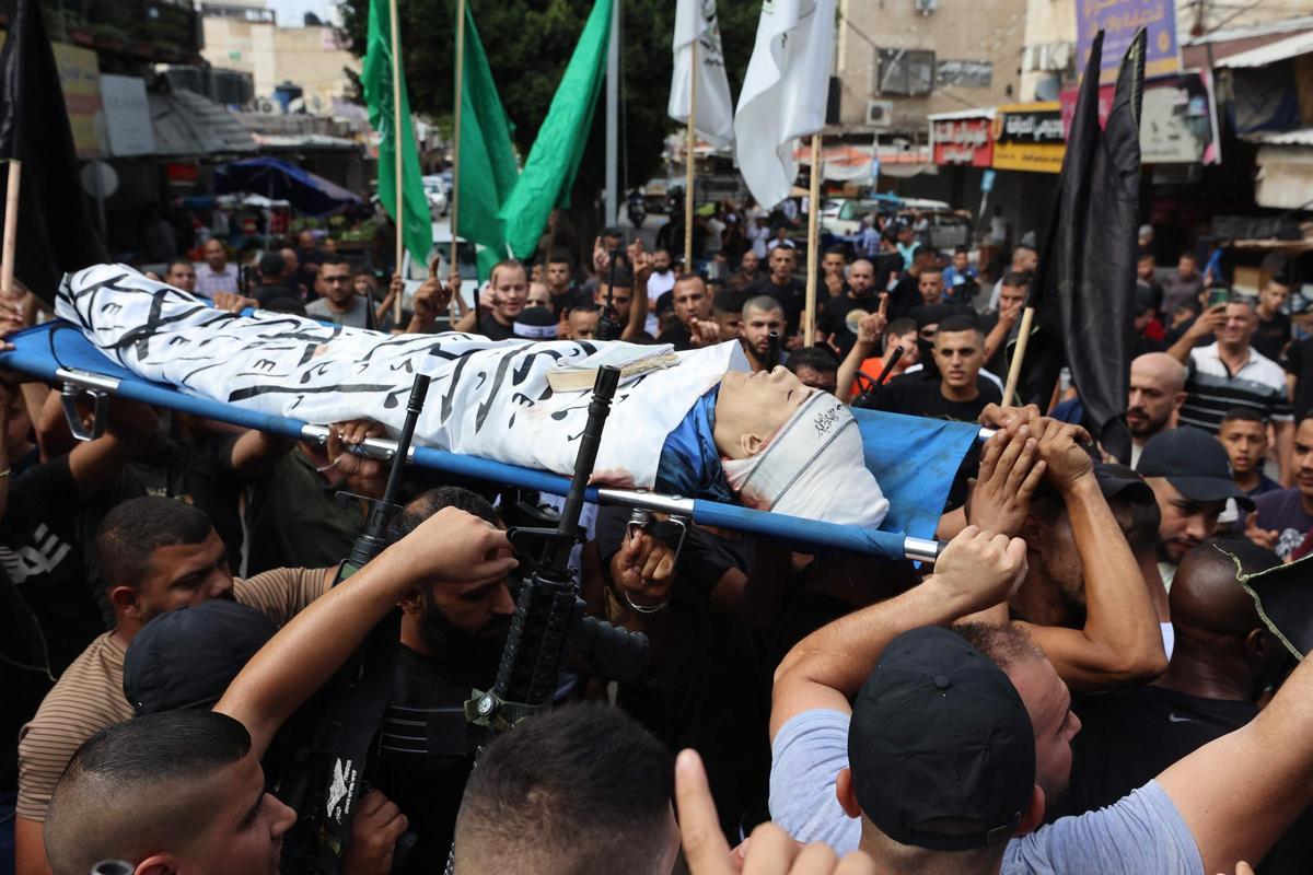 Funeral por miembros de la familia Abu Quta family y sus vecinos, muertos tras ataques con misiles de Israel en la ciudad palestina de Rafah, en la Franja de Gaza.