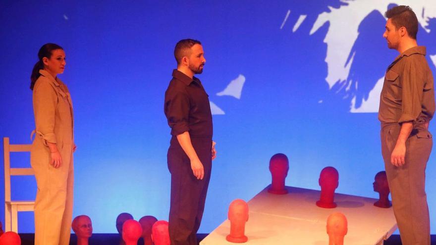 Un momento de la representación de «Si yo fuera Federico», ayer, en el teatro Palacio Valdés. | Mara Villamuza