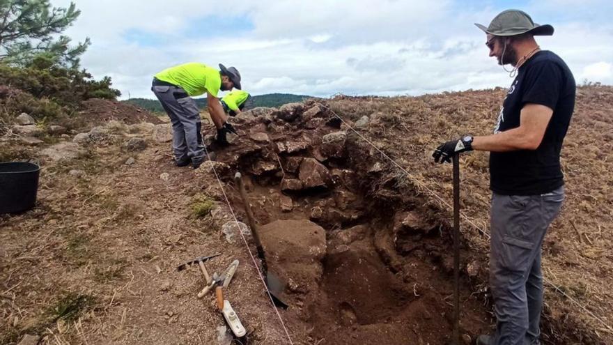 Dueños de terrenos en Negreira y eucaliptos en Trazo dificultan la búsqueda de restos romanos