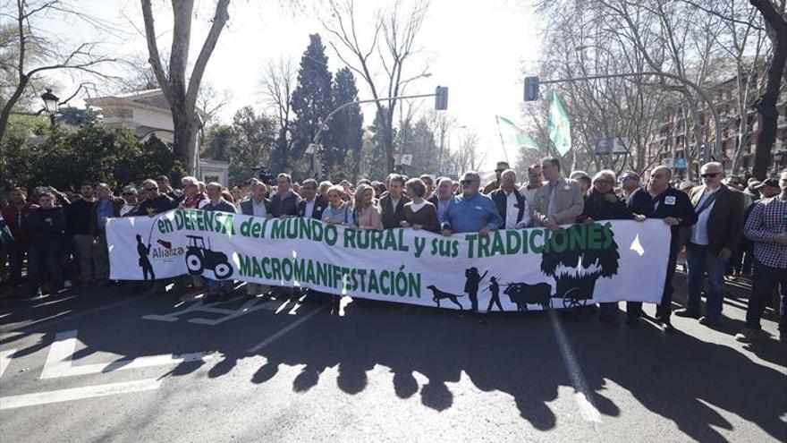 El mundo rural se harta y exige en la calle más respeto a su forma de vida