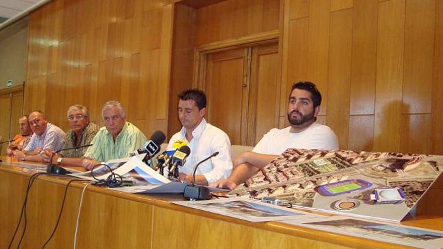La presentación ante los clubes deportivos del proyecto primigenio del estadio en 2008.