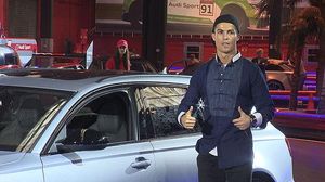 Els jugadors del Reial Madrid reben els seus nous cotxes Audi.