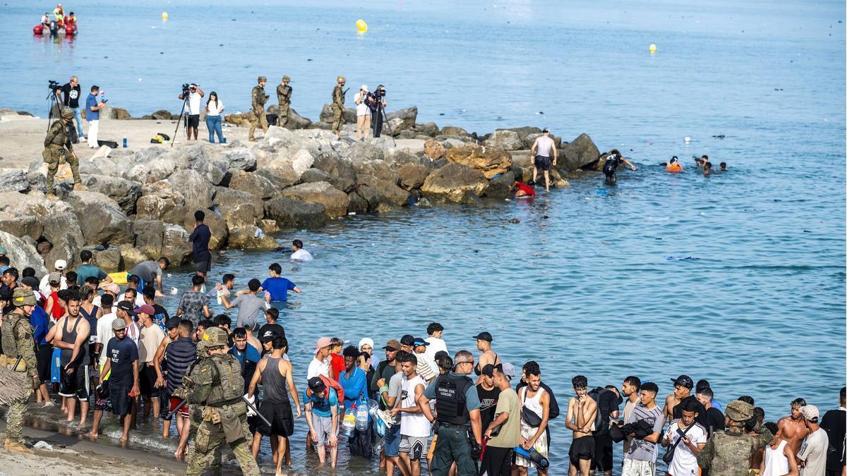 Massenandrang und Militäteinsatz: Die dramatische Situation in Spaniens Nordafrika-Exklave Ceuta