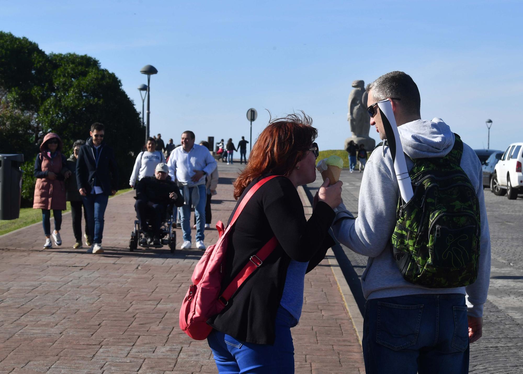 Semana Santa en A Coruña: turistas en la Torre de Hércules