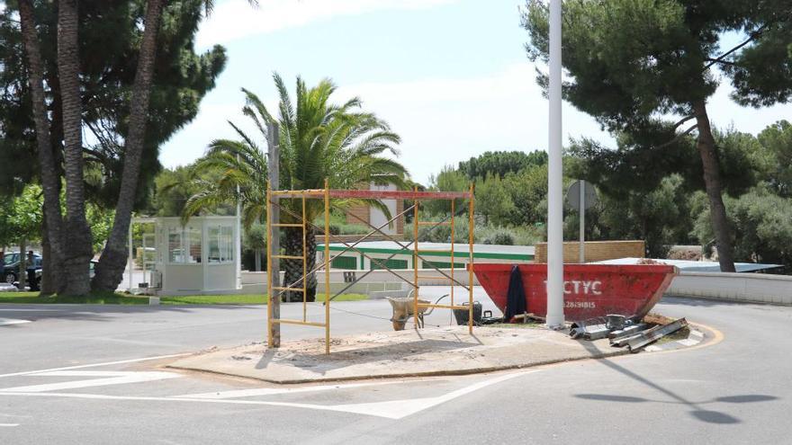 Retiran la caseta de la urbanización de  les Platgetes tras cinco años de conflicto