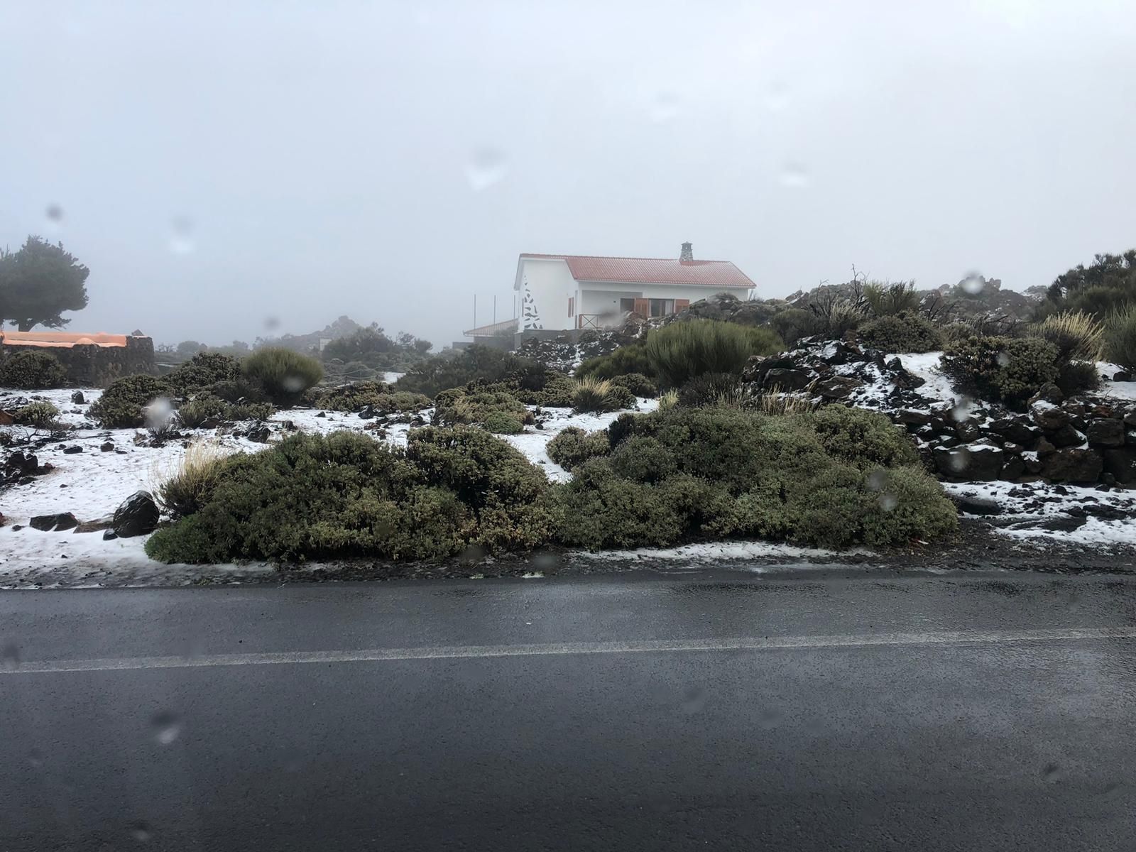 La nieve que trajo la DANA al Teide