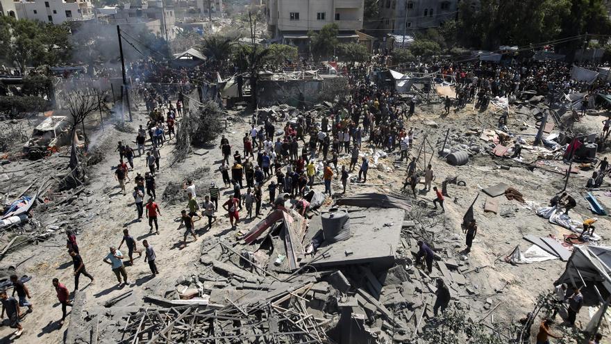 Israel mata al menos a 90 personas en un ataque que justifica como intento de eliminar al número dos de Hamás