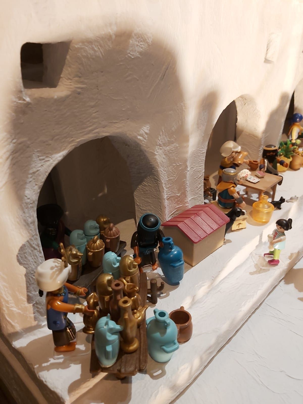 Navidad en Zamora | El diseñador Miguel de la Iglesia monta un belén de apoyo al comercio local