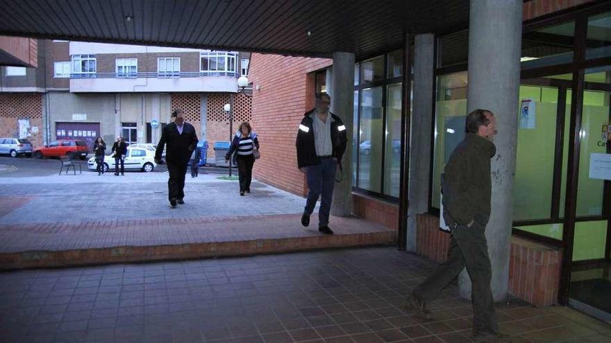 Entrada al centro de salud Santa Elena.