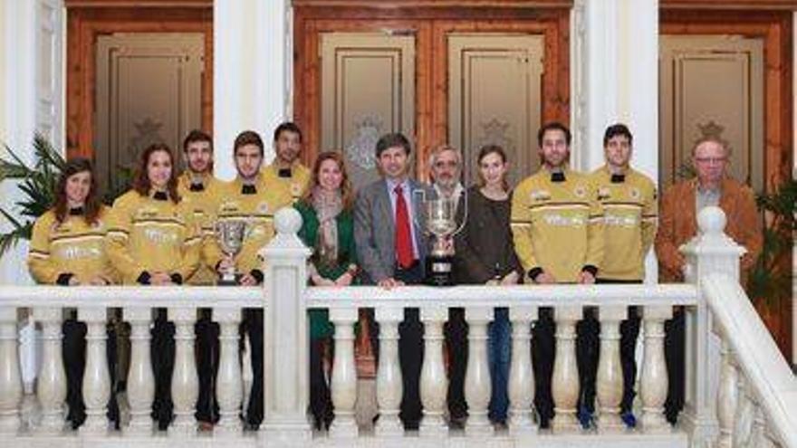 El Club Atletismo Playas de Castellón, campeón y subcampeón de la Copa del Rey y de la Reina, recibido en el Ayuntamiento