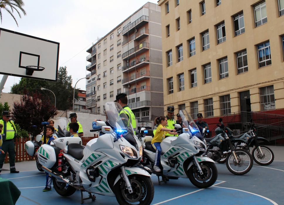 La Guardia Civil realiza una exhibición de medios técnicos y humanos en Capuchinos