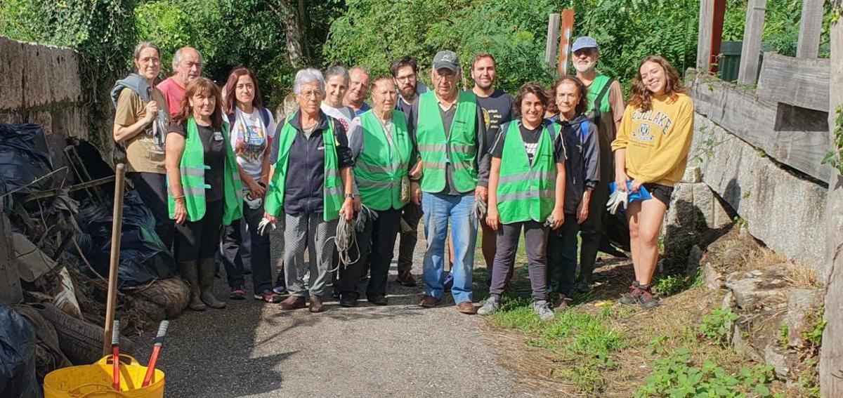 Retirados 1.600 kilos más de basura del tramo urbano del cauce fluvial | VAIPOLORÍO