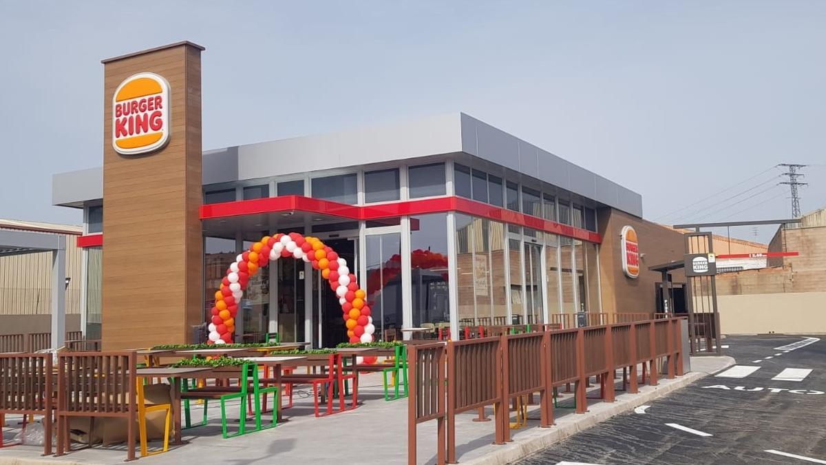 Burger King inaugura su nuevo restaurante en Vila-real, ubicado en la avenida Castello, nº 73.