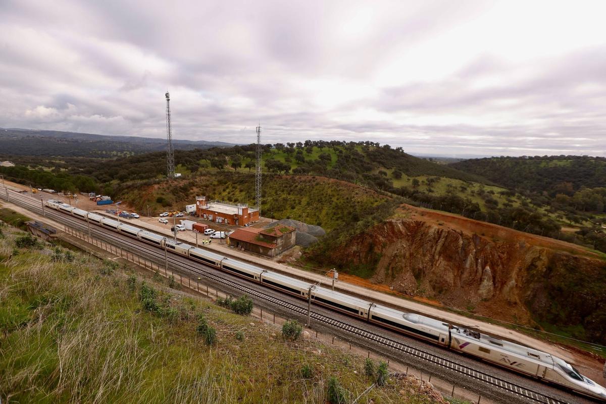 Vuelven a circular los trenes AVE e Iryo entre Córdoba y Madrid. Trenes pasando por Adamuz.