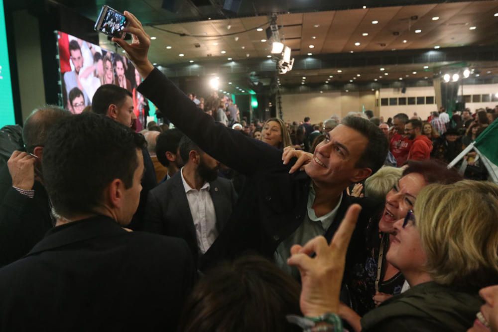 El presidente del Gobierno acompaña a la candidata a la reelección en Andalucía en un acto del PSOE-A a pocos días del final de la campaña electoral