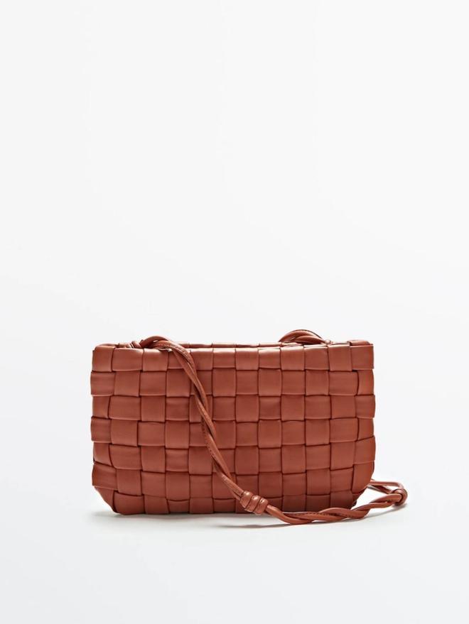 Bolso trenzado de Massimo Dutti