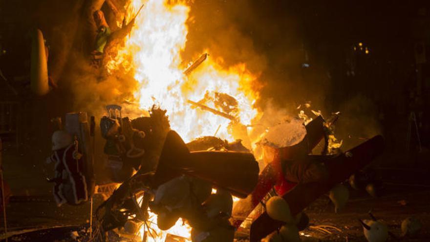 Fallas de València 2018 | Cremà de la falla infantil municipal