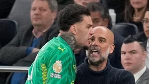 Ederson abandonó el terreno de juego tras su choque con el Cuti Romero