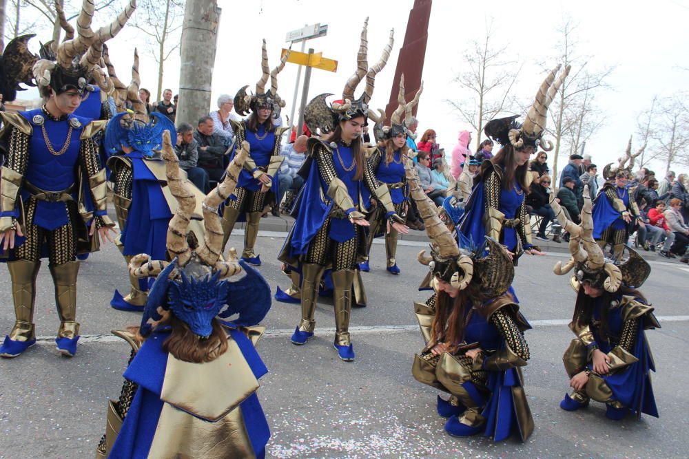 Roses viu un carnaval pletòric de gent i bon temps