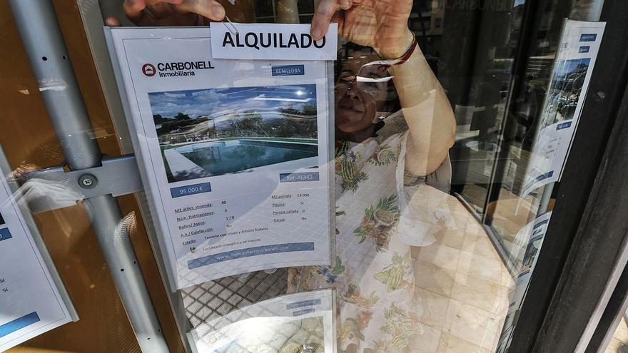 El 75% de los 52.000 apartamentos turísticos de la provincia de Alicante se llenan en agosto tras el desplome de 2020