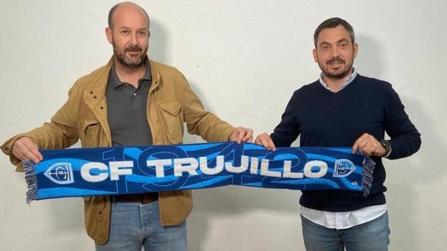 José María Rebollo y el nuevo presidente del Trujillo, Ángel Díaz.