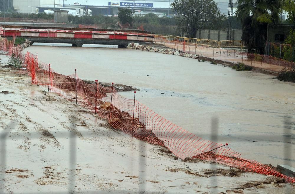 Consecuencias de la tromba de agua caída en Alzira esta pasada madrugada y esta mañana.