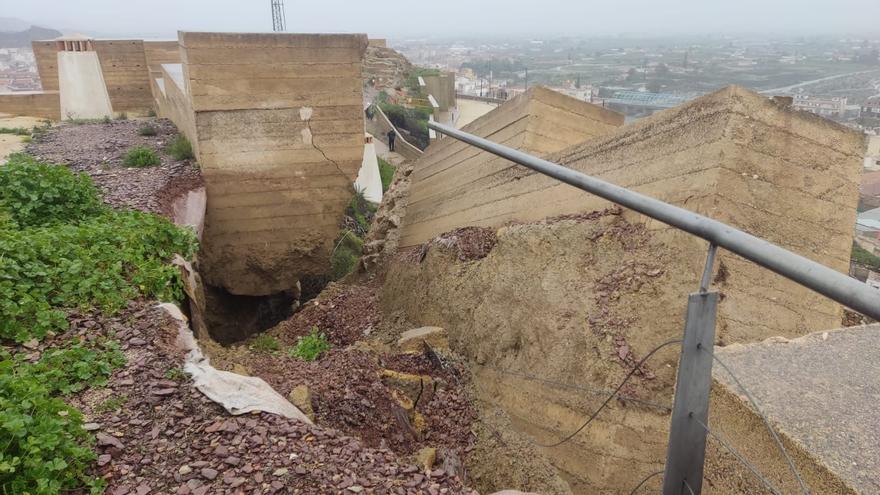 Las fuertes lluvias provocan el derrumbe de parte del Castillo de Puerto Lumbreras