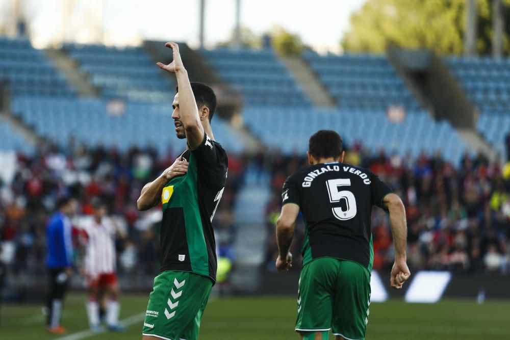 Los franjiverdes vencen 0-2 con goles de Fidel y Pere Milla