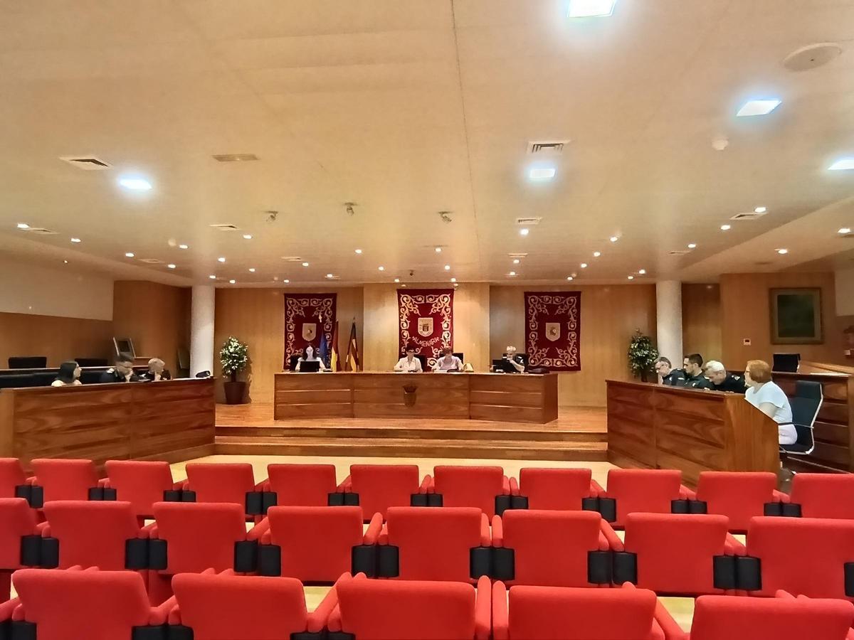 La Junta Local de Seguridad de Almenara reunida para coordinar las medidas de seguridad previstas para las próximas fiestas patronales.