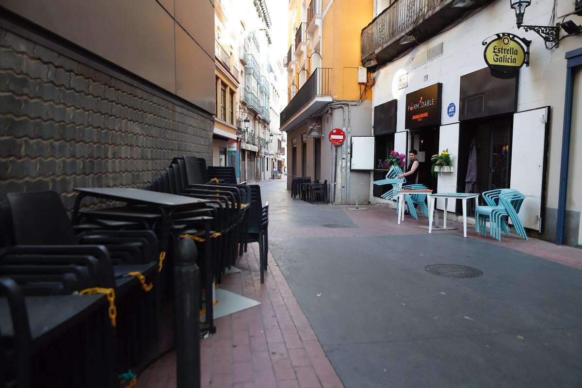 Terrazas apiladas en la calle Prudencio de Zaragoza.