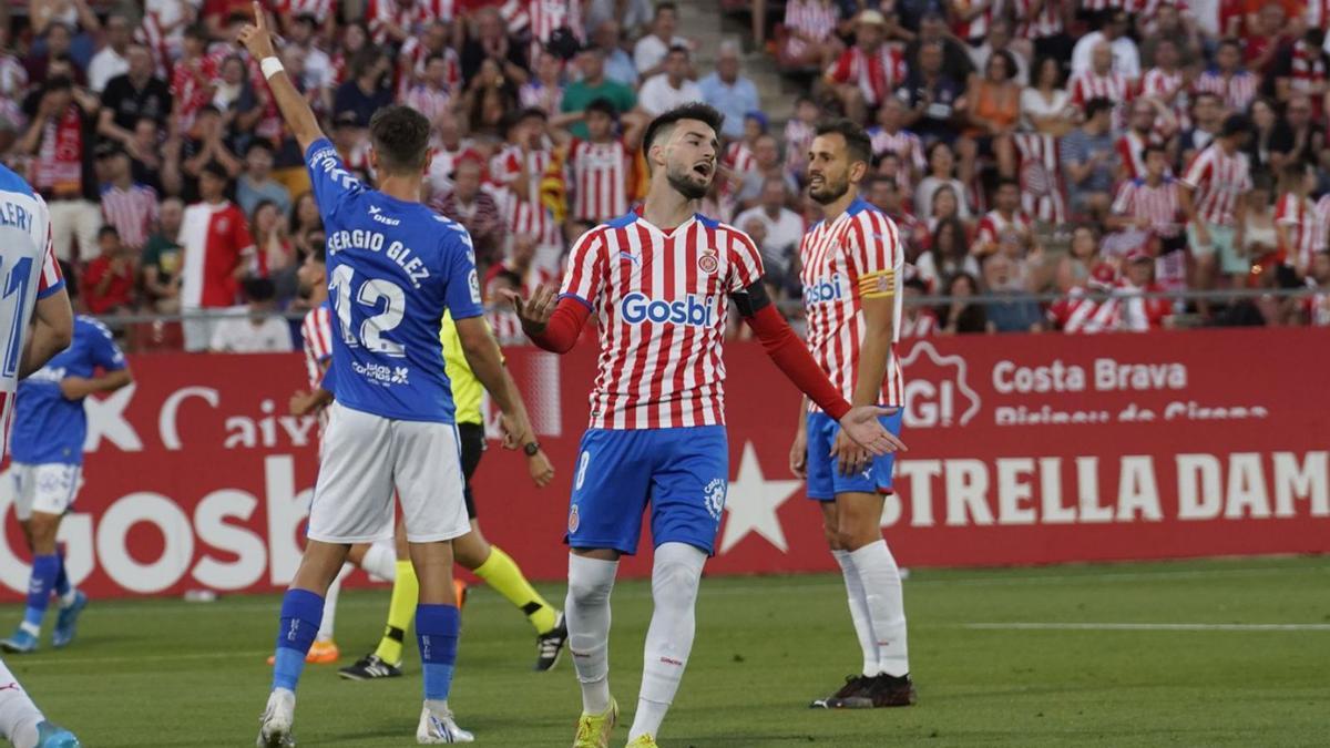 Baena es lamenta d’una acció durant el partit.