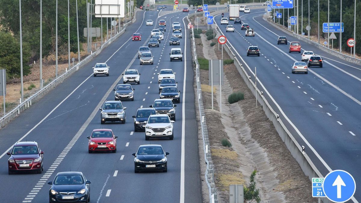 Una fila de vehículos en la carretera A3.