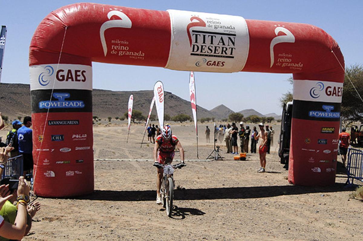 Moment de la cinquena etapa de la prova ciclista Titan Desert, que es disputa al Marroc.