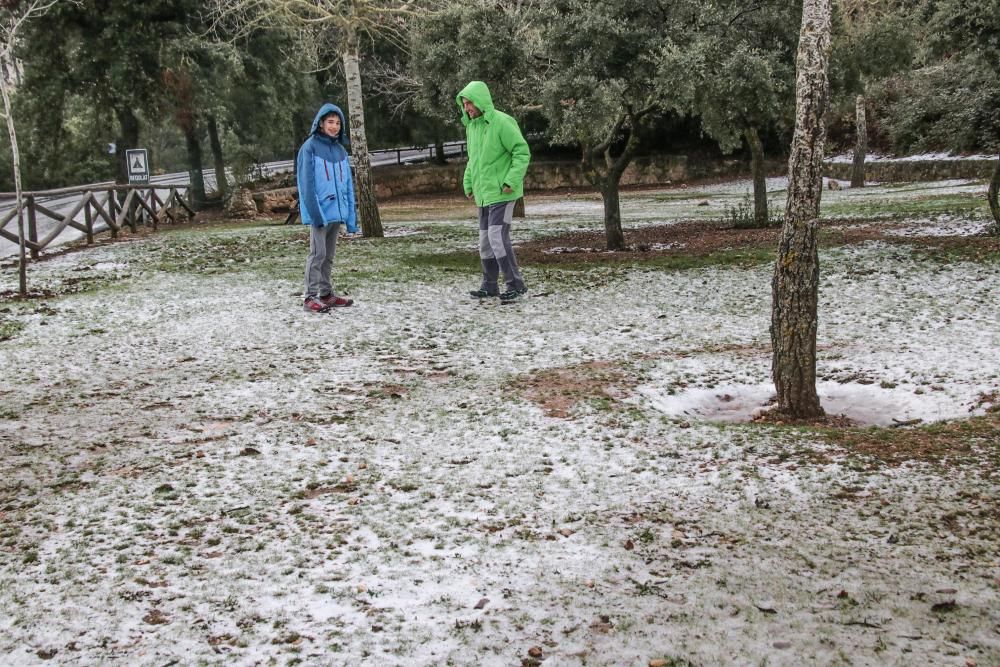 La nieve visita la Font Roja en Alcoy